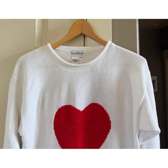 Women North Style White Pullover Roll Neck Sweater w/ Red Chenille Heart-Size M - Picture 7 of 8